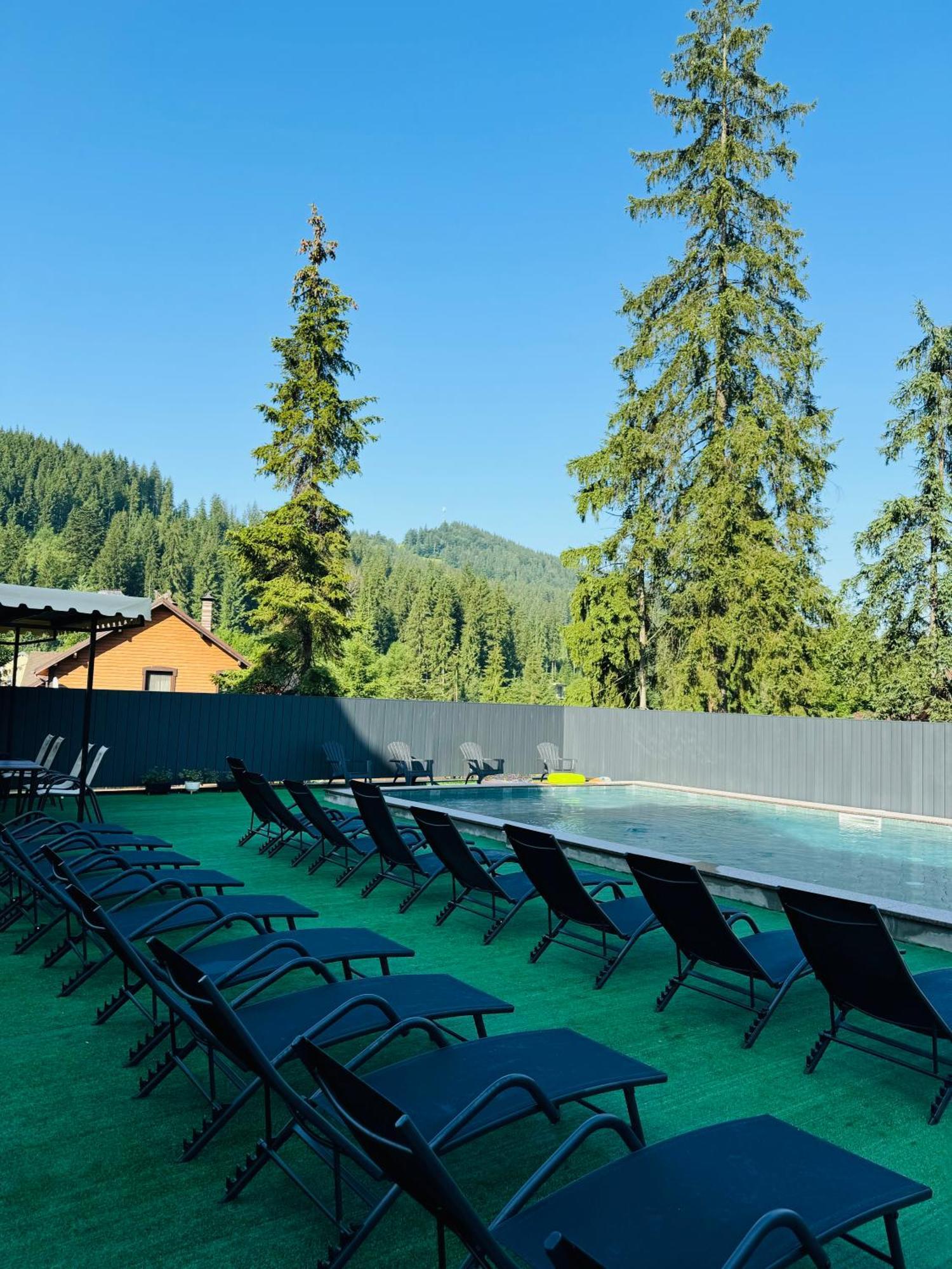 Imperial Hotel Bukovel Bagian luar foto